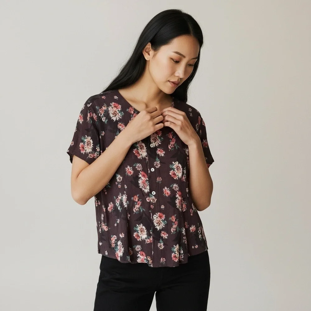 Vintage Liz Wear Floral Rayon Crewneck Button Down Short Sleeve Top Small
